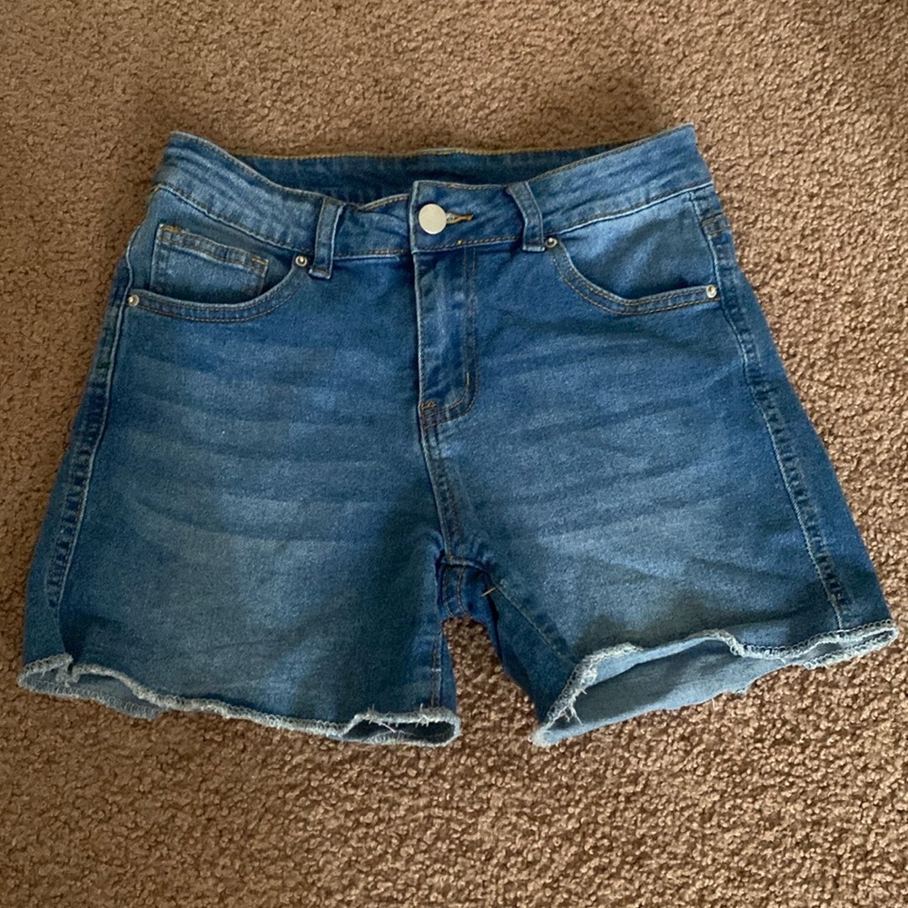 Medium wash blue jean shorts size small.